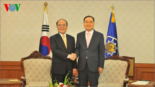 National Assembly Chairman meets Korean Prime Minister  - ảnh 1